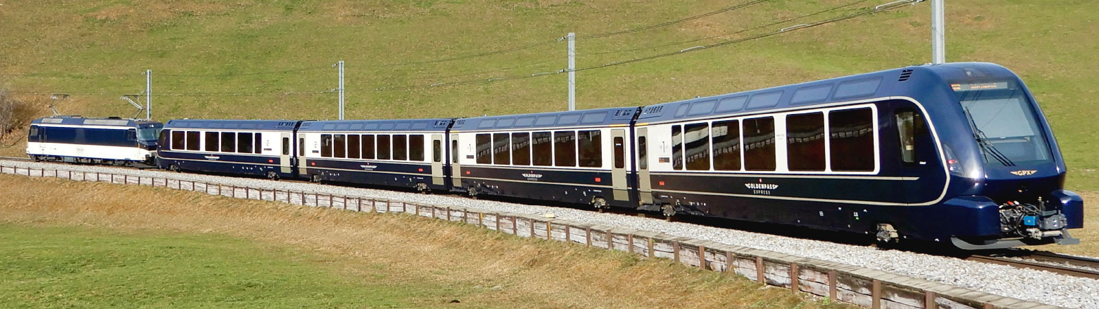 ゴールデンパスエクスプレス 新パノラマ客車 (2024 年発売予定) スイス・モントルーーインターラーケンオストールツェルンを結ぶゴールデンパスライン。2022年12月11日に軌間可変装置搭載車両の登場により、ツヴァイジンメンでの乗り換えなしで絶景の旅を愉しめるようになりました。