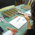 マスキング中の中間車ボディ。 マスキング中の中間車ボディ。