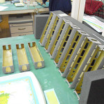 ペイント工場で作業中の中間車の様子。 ペイント工場で作業中の中間車の様子。