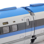 3号車との連結面。試作品からエッチング原稿を描き直し、ランボードの滑り止めを表現。裾ひれの形状変更等を行い改善。 3号車との連結面。試作品からエッチング原稿を描き直し、ランボードの滑り止めを表現。裾ひれの形状変更等を行い改善。