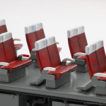 室内の簡易リクライニングシート。肘掛けやヘッドレストカバーを塗り分けにより再現。 室内の簡易リクライニングシート。肘掛けやヘッドレストカバーを塗り分けにより再現。