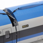 製品では、車間に引き渡される高圧ケーブルとローラーを同梱。 製品では、車間に引き渡される高圧ケーブルとローラーを同梱。