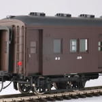 荷物車部より妻面。幅の狭い扉や妻面の形は合造車ならでは。 荷物車部より妻面。幅の狭い扉や妻面の形は合造車ならでは。