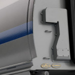 7号車には「近畿車輛」のビルダーズプレートを取り付け。他形式・他号車も形式に合ったプレートを全車に取り付け済。 7号車には「近畿車輛」のビルダーズプレートを取り付け。他形式・他号車も形式に合ったプレートを全車に取り付け済。