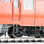 足回り。キハ40はDT22系の最新形式DT22D型およびTR51C型を履いていた。製品は実車通りの1軸駆動を再現している。 足回り。キハ40はDT22系の最新形式DT22D型およびTR51C型を履いていた。製品は実車通りの1軸駆動を再現している。