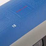 「空中線につき踏付禁止」。屋根上のコーションマークや1号車とも異なるランボード形状を再現。 「空中線につき踏付禁止」。屋根上のコーションマークや1号車とも異なるランボード形状を再現。