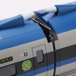 518形(8号車)との連結面。向き合うダンパーとケーブルヘッド。ディスプレイ時にはたわみ導線も表現します。 518形(8号車)との連結面。向き合うダンパーとケーブルヘッド。ディスプレイ時にはたわみ導線も表現します。