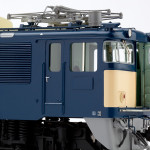 貫通扉、開放状態。 貫通扉、開放状態。