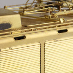 明かり窓とエアーフィルターの表情。 明かり窓には、ボディの曲面に沿って成形された透明窓がはめ込まれます。 明かり窓とエアーフィルターの表情。 明かり窓には、ボディの曲面に沿って成形された透明窓がはめ込まれます。