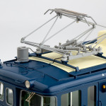 ブリッジを渡して取り付けられた、EF62の特徴的なパンタグラフ周り。 ブリッジを渡して取り付けられた、EF62の特徴的なパンタグラフ周り。